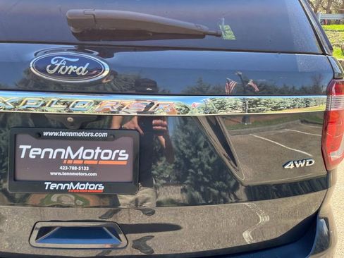 Used 2017 Ford Explorer XLT AWD/4WD image 48