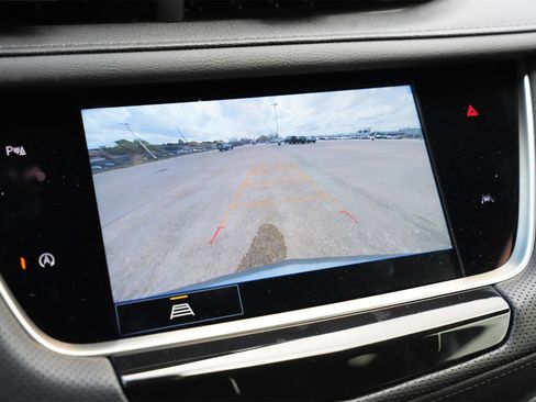 Used 2023 Cadillac XT6 Luxury image 13