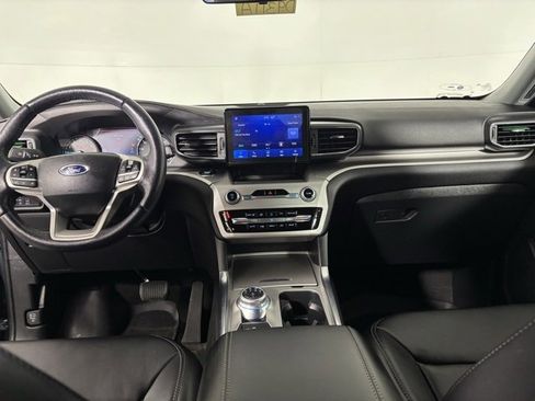 Used 2022 Ford Explorer XLT w/ Equipment Group 202A image 16