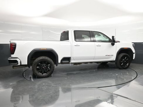 Used 2025 GMC Sierra 2500 AT4 AWD/4WD image 4