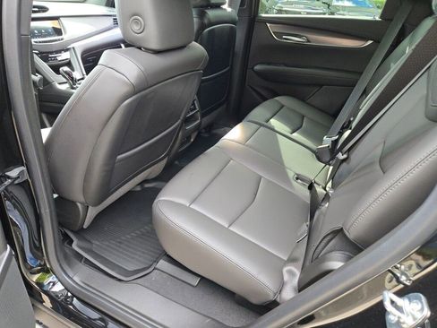 New 2025 Cadillac XT5 Luxury w/ LPO, Red Accent Package image 19