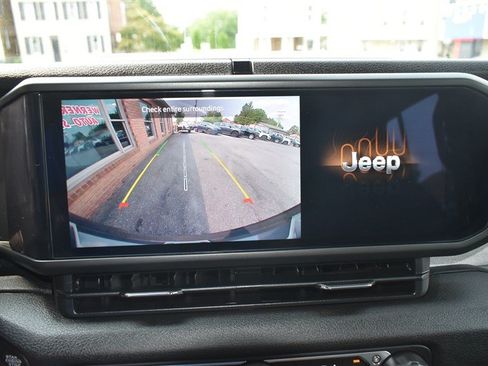 Used 2024 Jeep Wrangler Unlimited w/ Convenience Group AWD/4WD image 15