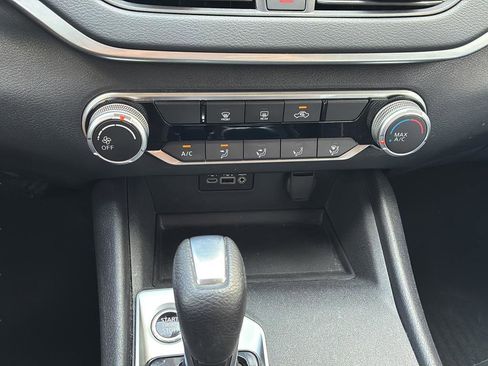 Used 2022 Nissan Altima 2.5 SV FWD image 22