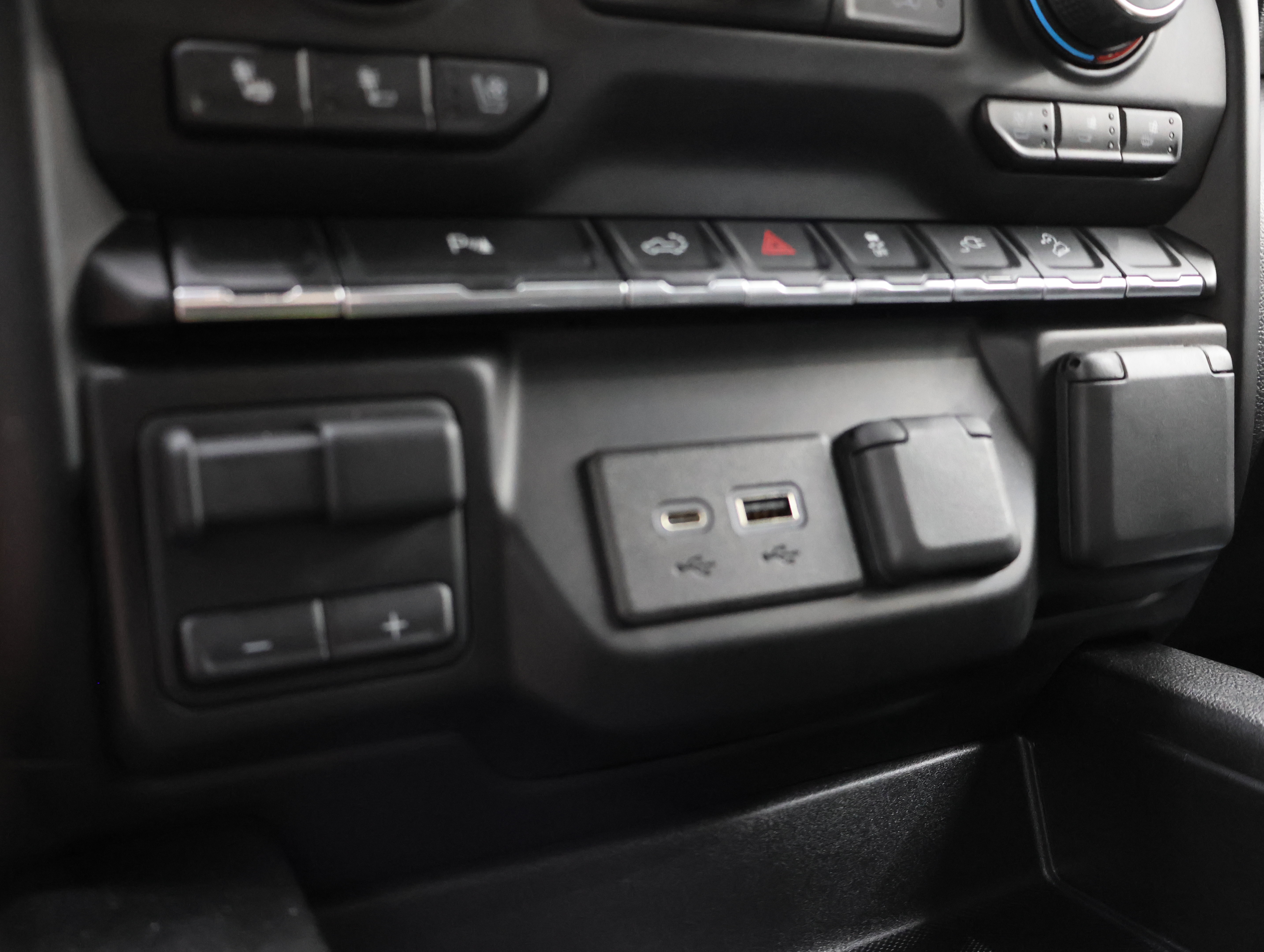 Used 2022 Chevrolet Silverado 2500 LTZ AWD/4WD image 47