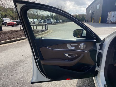 Used 2022 Mercedes-Benz E 450 E 450 w/ Driver Assistance Package image 27