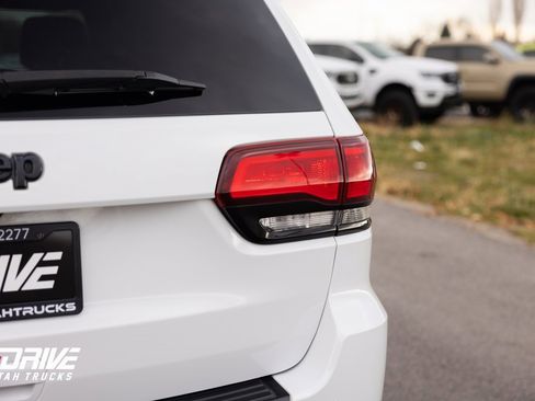 Used 2018 Jeep Grand Cherokee Altitude image 9