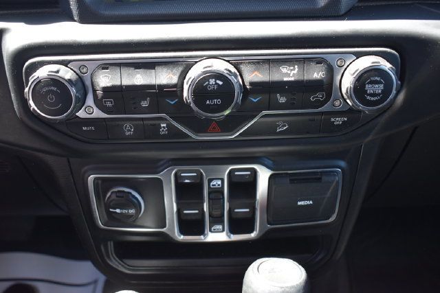 Used 2018 Jeep Wrangler Unlimited Sahara AWD/4WD image 30
