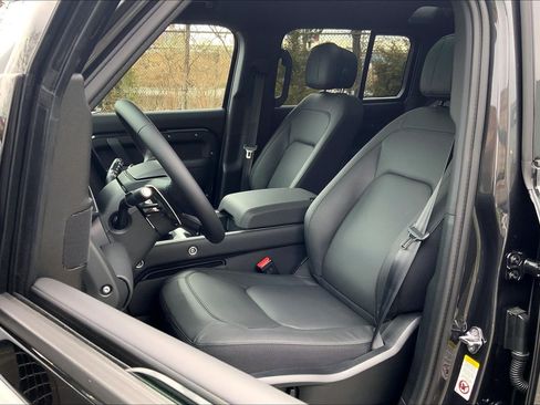 New 2026 Land Rover Defender 110 V8 image 9