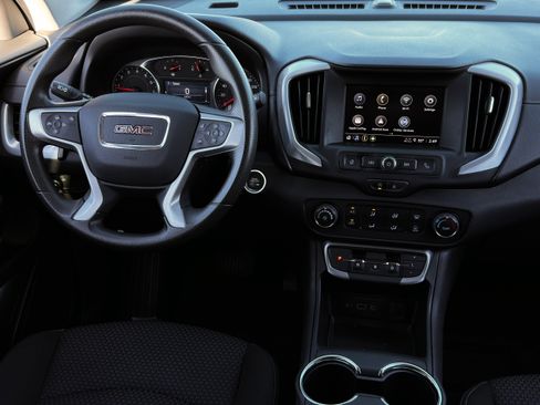 Used 2024 GMC Terrain SLE image 29