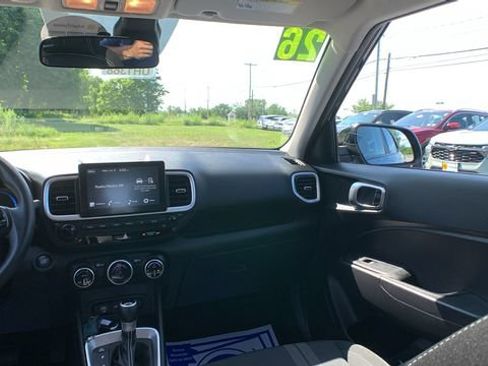 Certified 2026 Hyundai Venue SEL FWD image 20