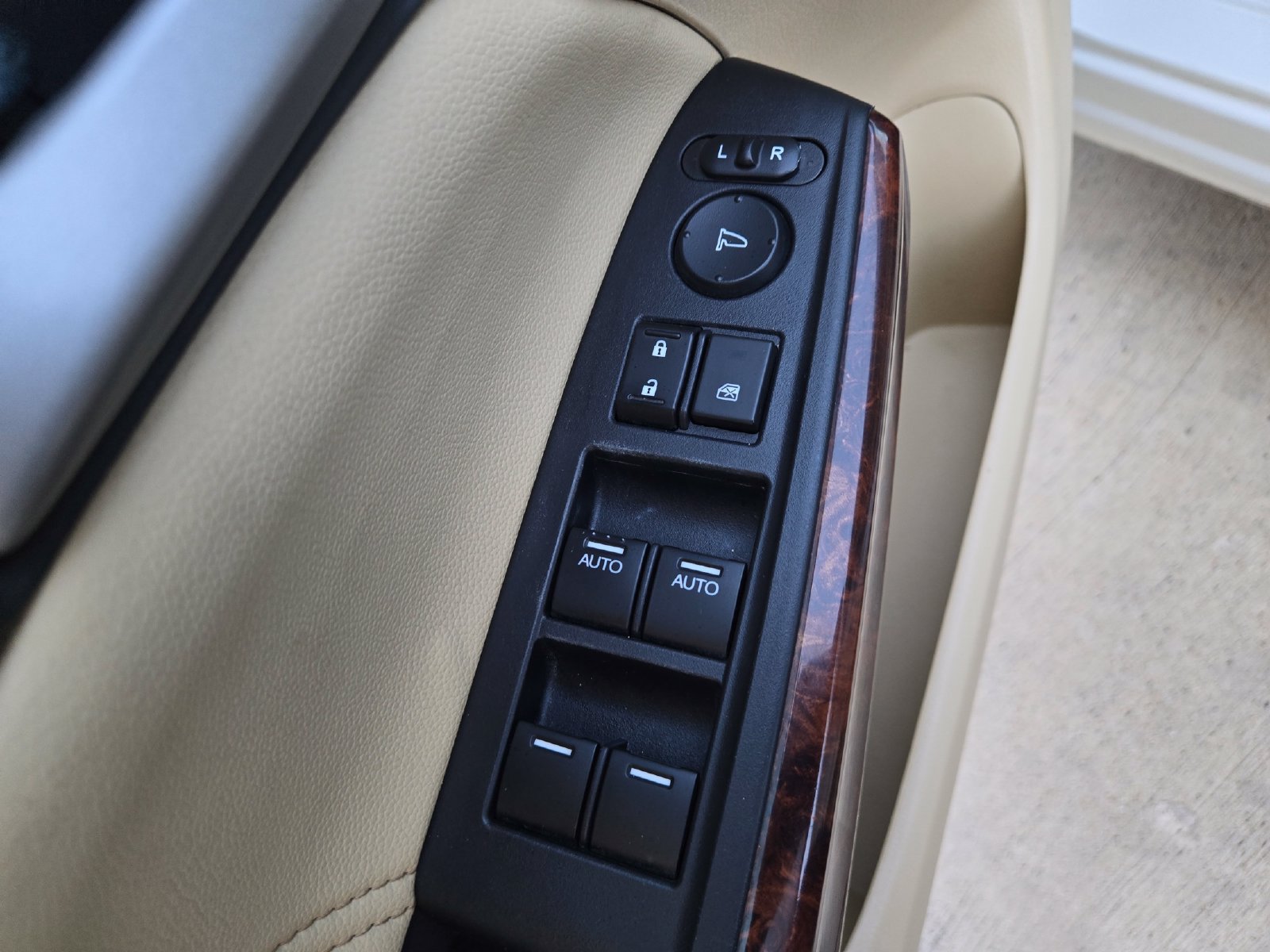 Used 2012 Honda Crosstour EX-L image 29