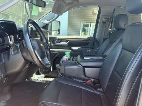 Used 2024 Chevrolet Silverado 2500 LT w/ Safety Package RWD image 9