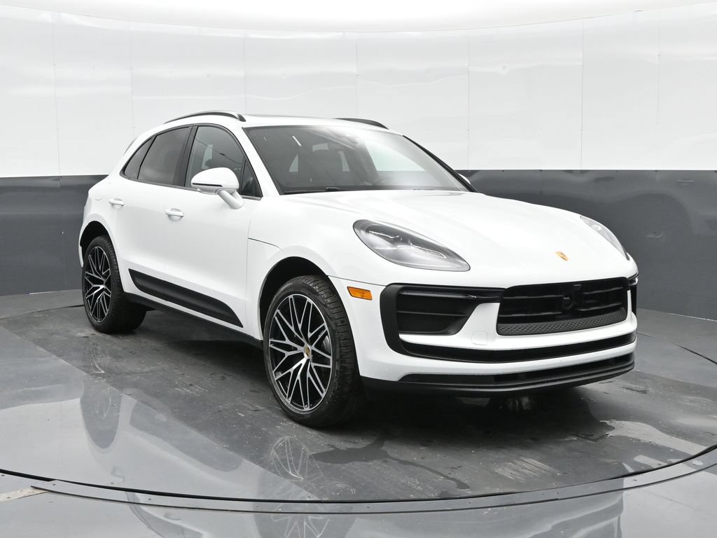 Certified 2026 Porsche Macan AWD/4WD image 11