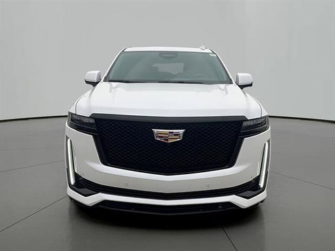 Certified 2024 Cadillac Escalade ESV Sport Platinum w/ Heavy-Duty Trailer Package AWD/4WD image 8
