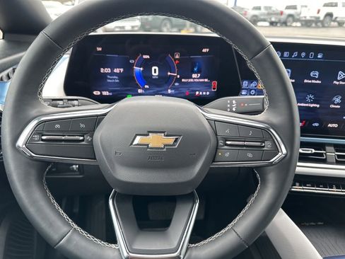 Used 2025 Chevrolet Equinox EV LT image 19