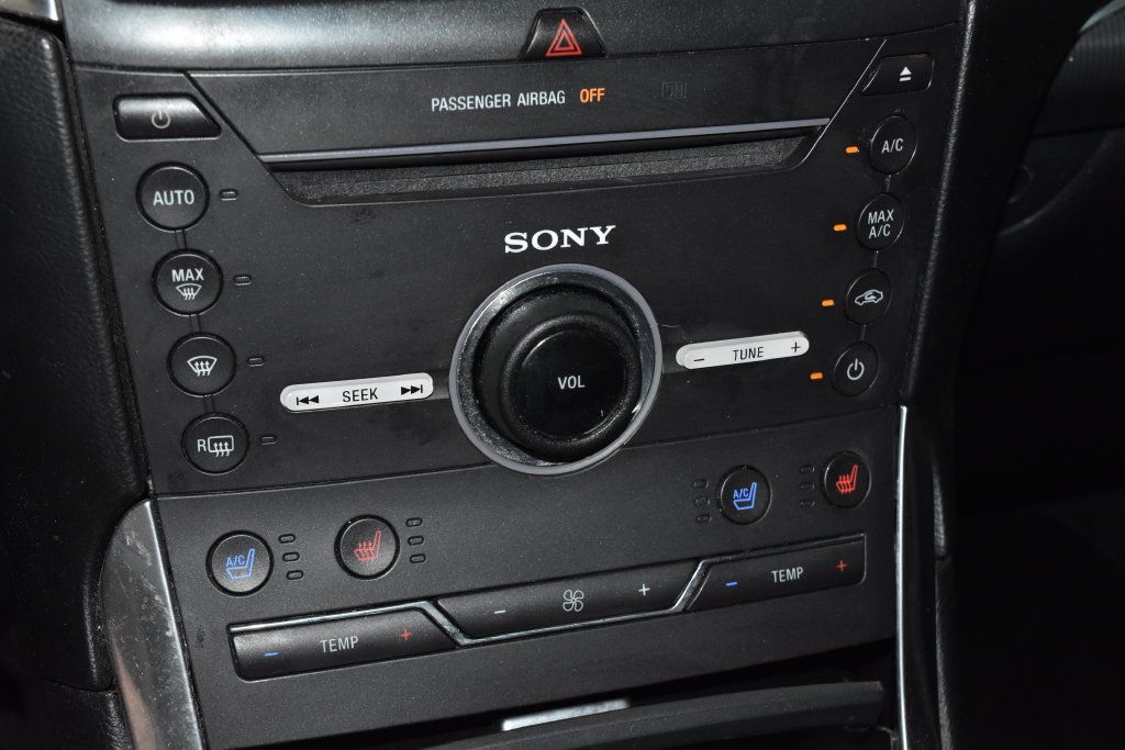 Used 2015 Ford Edge Titanium w/ Equipment Group 301A AWD/4WD image 14