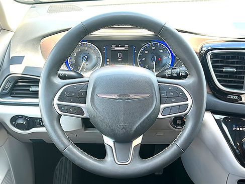Used 2023 Chrysler Voyager LX FWD image 27