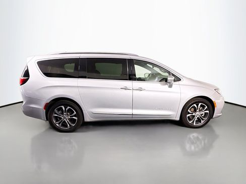 Used 2022 Chrysler Pacifica Pinnacle AWD/4WD image 11