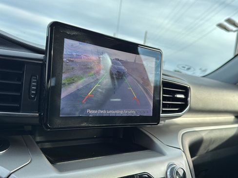 Used 2022 Ford Explorer XLT w/ Equipment Group 202A image 24