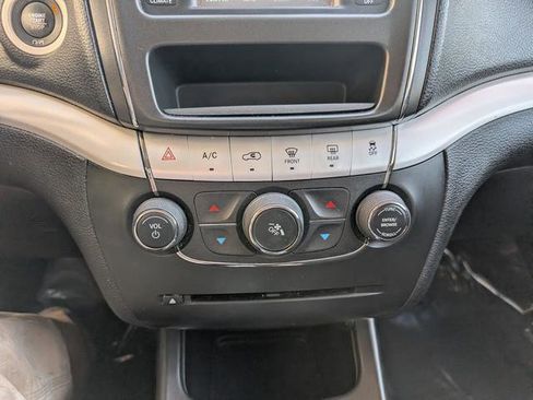 Used 2019 Dodge Journey SE image 11