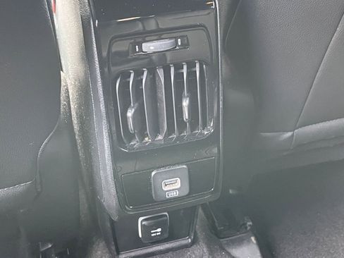 Used 2025 Jeep Compass Limited image 23