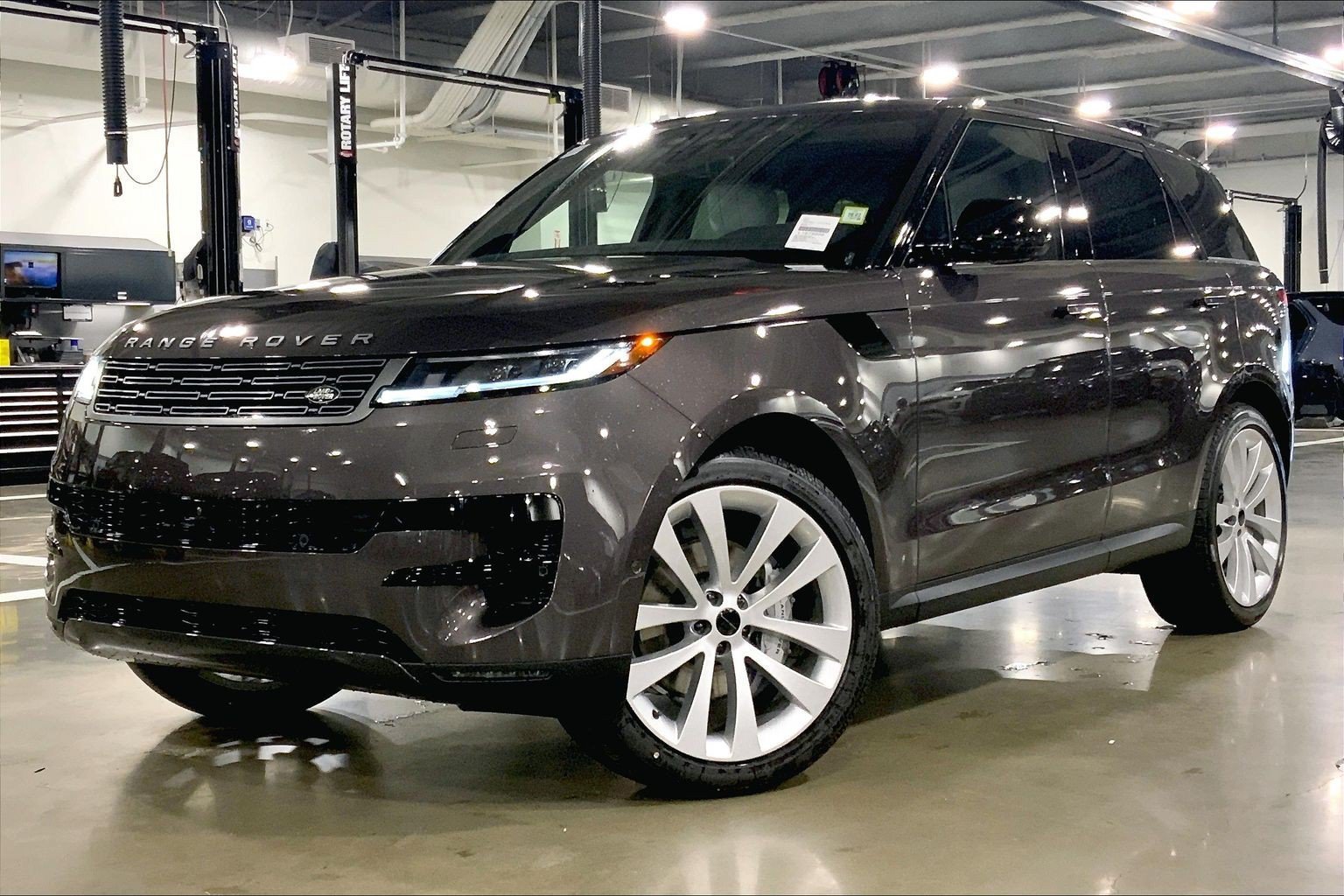 New 2027 Land Rover Range Rover Sport SE AWD/4WD image 1