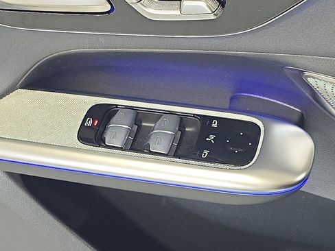 Used 2025 Mercedes-Benz GLC 300 4MATIC image 27