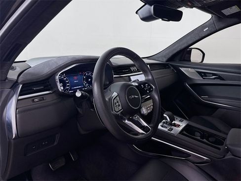 Used 2024 Jaguar F-PACE SVR image 9