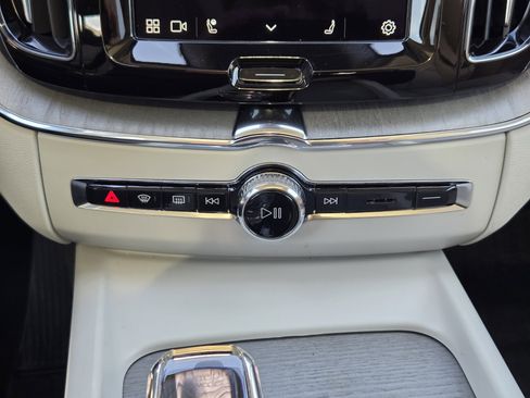Used 2023 Volvo XC60 B6 Ultimate w/ Protection Package Premier image 28