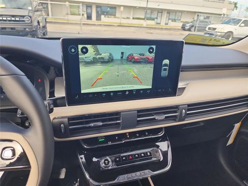 New 2026 Lincoln Corsair Premiere image 32