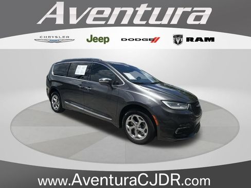 Used 2021 Chrysler Pacifica Limited AWD/4WD image 1
