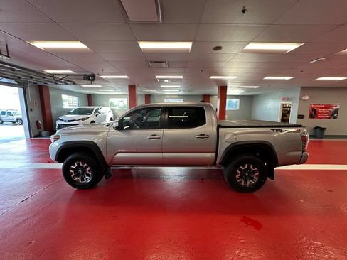 Used 2023 Toyota Tacoma TRD Off-Road w/ TRD Premium Off Road Package AWD/4WD image 6