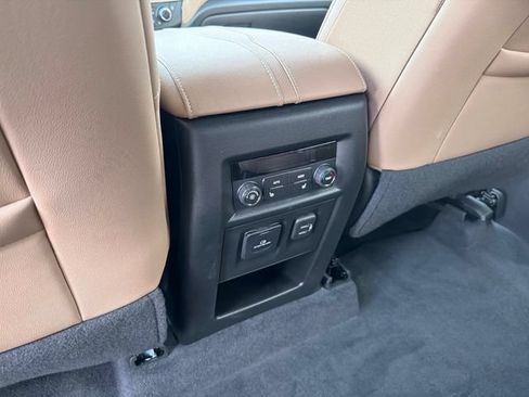 Used 2023 Chevrolet Traverse Premier FWD image 16