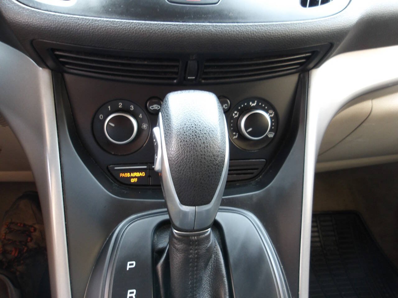 Used 2015 Ford Escape SE FWD image 14