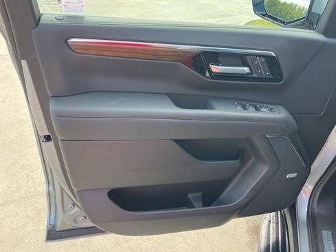 New 2026 Chevrolet Suburban High Country image 16