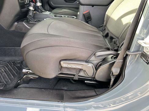 Used 2024 Jeep Gladiator Sport image 17