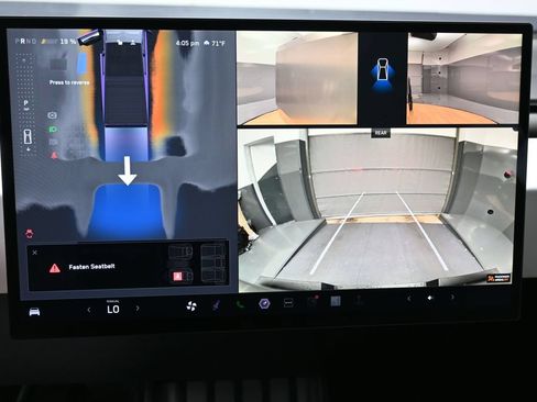 Used 2024 Tesla Cybertruck AWD Crew Cab image 21