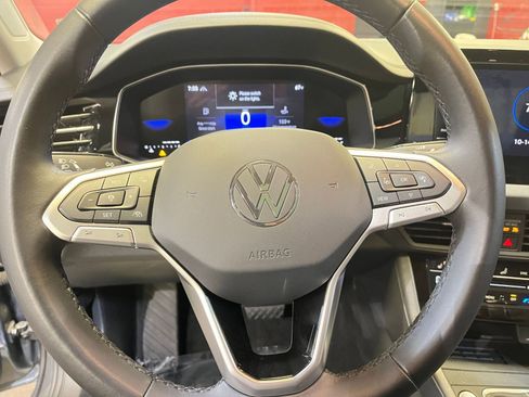 Used 2025 Volkswagen Jetta SE image 27