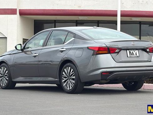 Used 2024 Nissan Altima 2.5 SV FWD image 6