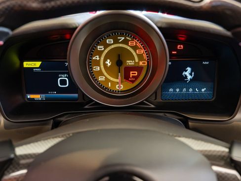 Used 2021 Ferrari F8 Tributo RWD image 13