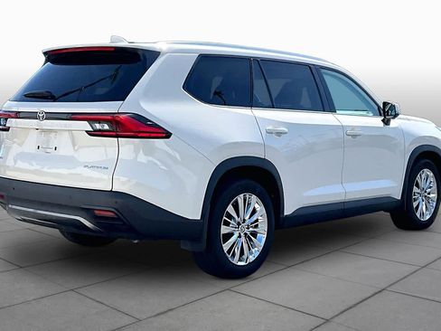 Used 2024 Toyota Grand Highlander AWD image 12