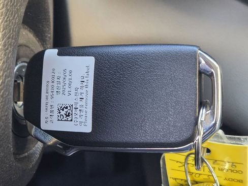 Certified 2025 Kia Soul LX image 21