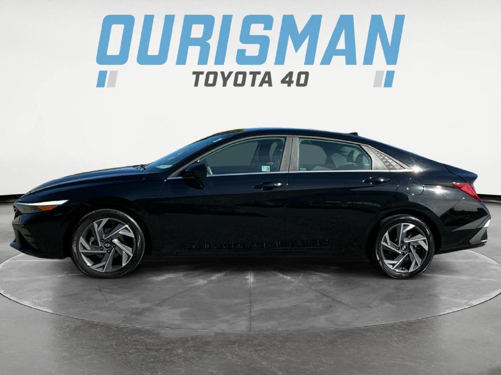 Used 2025 Hyundai Elantra SEL FWD image 4