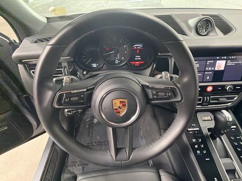 Certified 2026 Porsche Macan AWD/4WD image 37
