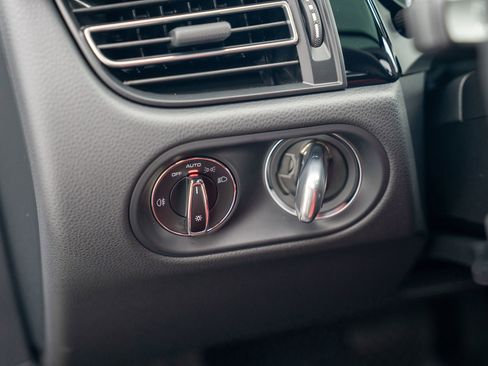 New 2026 Porsche Macan image 13