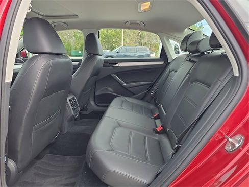 Used 2019 Volkswagen Passat 2.0T Wolfsburg w/ Wheels & Sunroof Package image 13
