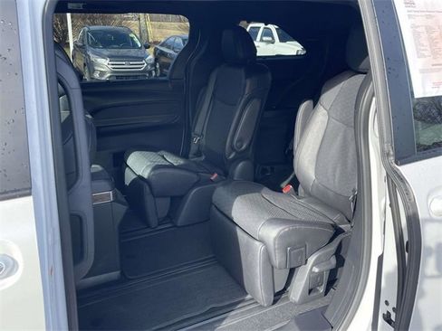 Used 2025 Toyota Sienna Platinum image 12