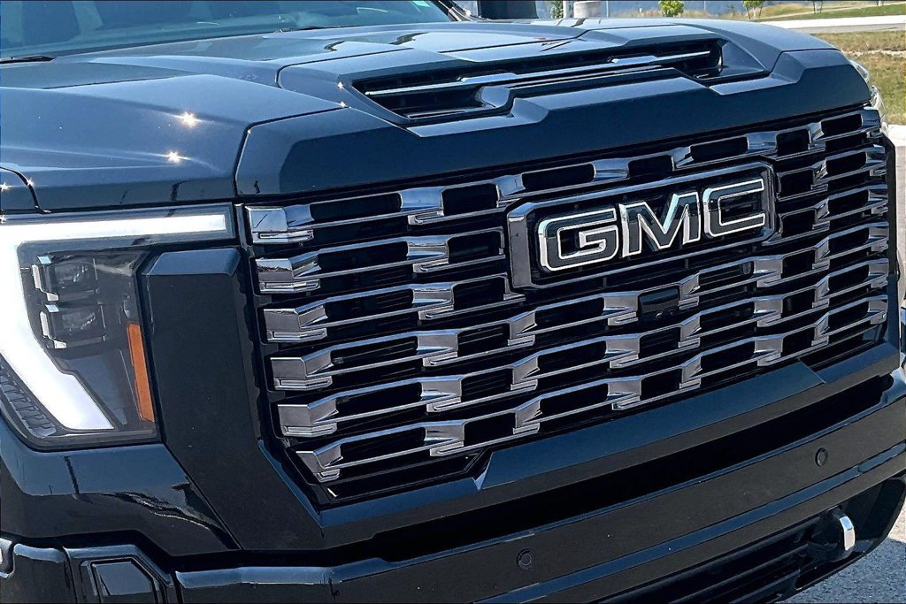 Used 2025 GMC Sierra 3500 Denali Ultimate AWD/4WD image 29