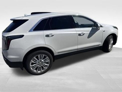 Used 2017 Cadillac XT5 Premium Luxury w/ Driver Assist Package AWD/4WD image 9