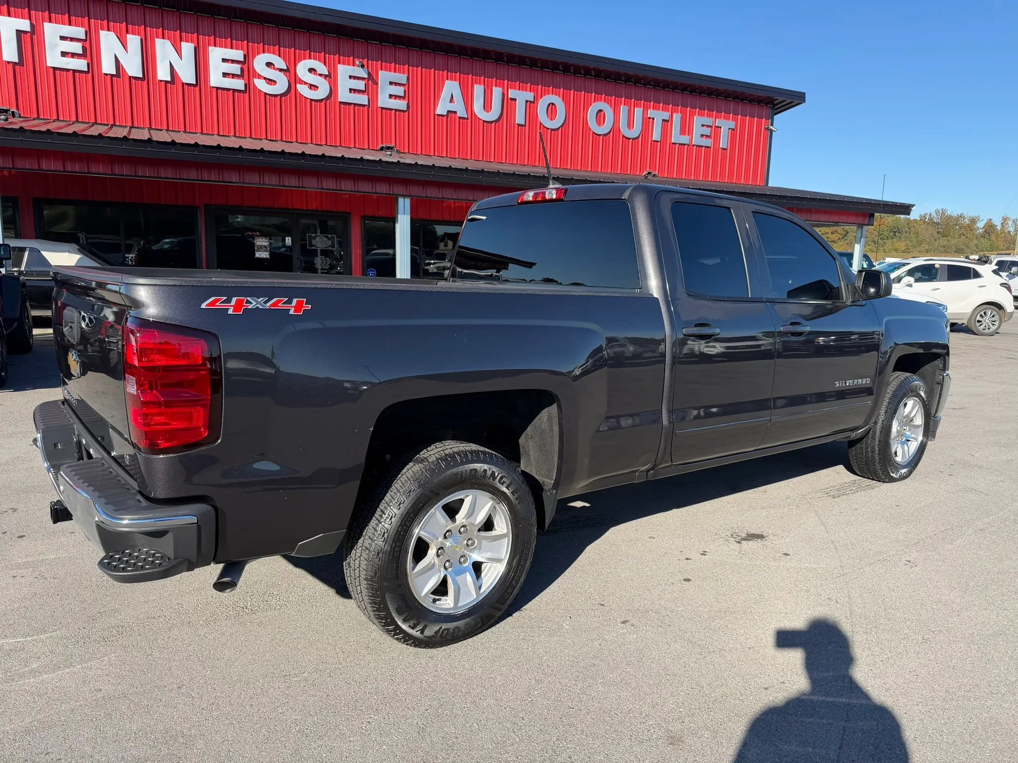 Used 2016 Chevrolet Silverado 1500 LT w/ Trailering Package AWD/4WD image 4